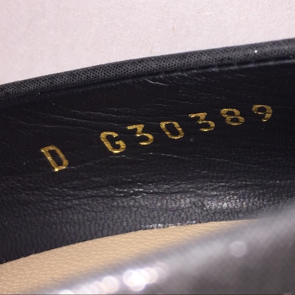 NWOB auth CHANEL size 35.5 Black flocked CALFSKIN cap toed PUMPS - Picture 5 of 8